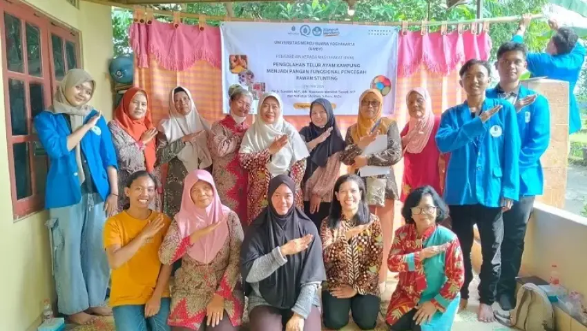 Tim KWT Sari Dewi II senang ikut pelatihan membuat telur asin ayam kampung dengan tampilan warna-warni, ini resepnya.